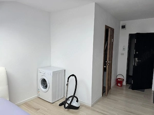 închiriez garsoniera 