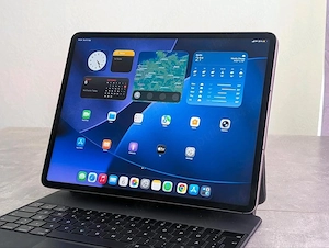 IPad Pro 12.9 M1 256 GB Wi-Fi + Cellular, inclusiv tastatura originală