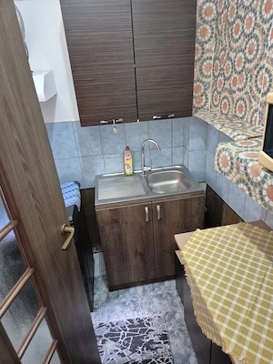 Închiriez garsoniera