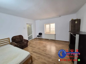 DE ÎNCHIRIAT: CASĂ SPAȚIOASĂ P+M | 6 Camere (Capacitate până la 15 persoane) | Ultracentral  - imagine 2