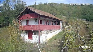 Vând casă bătrânească.