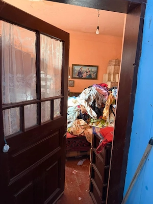 Casa 80 mp, teren 1683 mp, zona Cosoveni - imagine 2