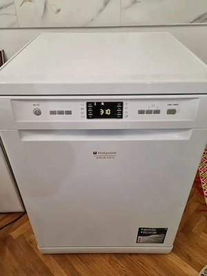Vând mașină de spălat vase Hotpoint ARISTON LFF 8B019