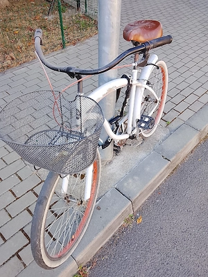 Bicicletă Cruiser   City Bike 26" albă cu coș   import Italia, stare bună
