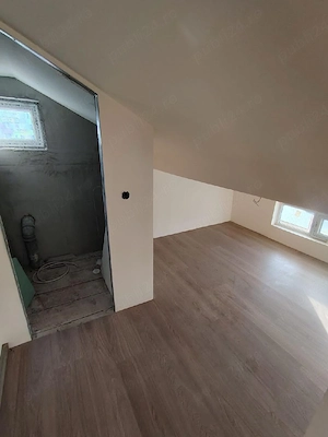 vând apartament cu 2 camere+mansardă  - imagine 8
