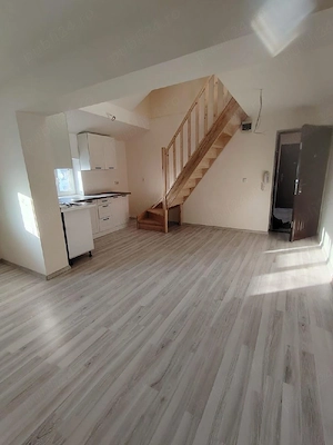 vând apartament cu 2 camere+mansardă  - imagine 3
