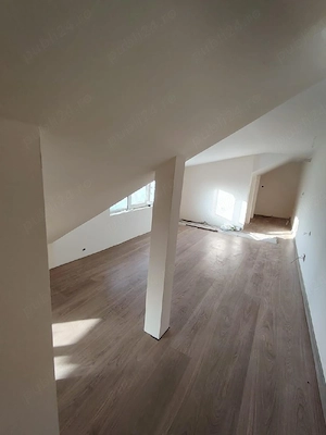 vând apartament cu 2 camere+mansardă  - imagine 7