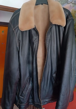 Haine de piele naturală bărbătească, mărimea 60 (XXL 3XL)   Cu blană naturală, ca nouă!