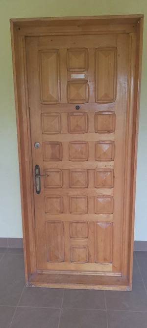Ușă intrare lemn  masiv