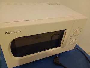 379. Cuptor cu microunde Platinium, 800 W, funcțional 