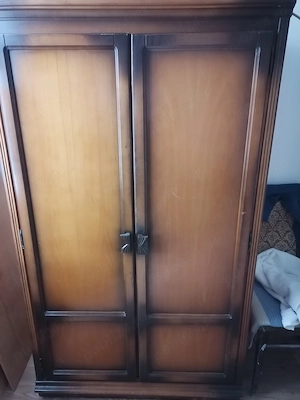 Vind dulap cu două uși lemn model deosebit 