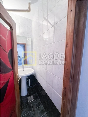 De inchiriat | Apartament de 75 mp utili in zona centrala a Bacaului - imagine 12