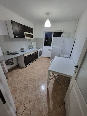 Vand  Apartament 3  Camere luminos, decomandat Bucuresti - imagine 9