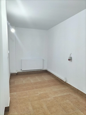                   Casă   spațiu comercial - lângă Spitalul Racovița, Mioveni - imagine 11