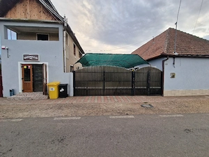 Vând casa in Carpinis 