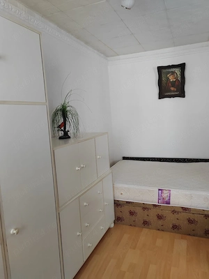 Vând urgent apartament cu 2 camere la etajul 4 - imagine 8
