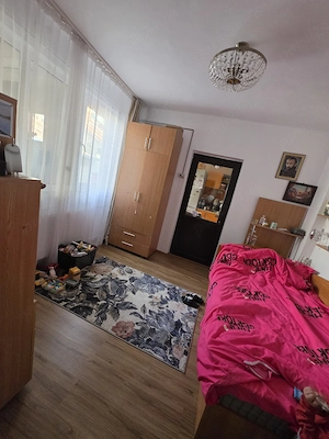 vand casa sau schimb