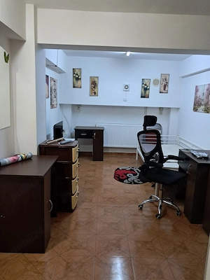 Închiriez camera demisol 