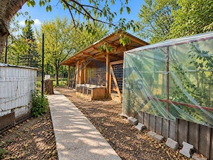 Casă cu 3 camere, anexe și livadă – Lopatnița, Șoimari - imagine 14