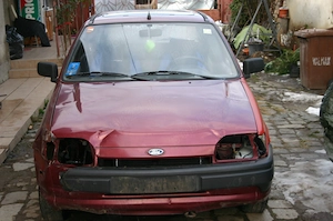 Dezmembrez ford fiesta 1.1 benzina, an 1990-1995 - imagine 4