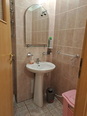 Apartament de închiriat 3 camere și 2 băi în zona 1 mai (în spatele Spitalului Județean) - imagine 5