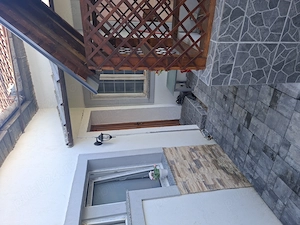 Garsonieră Apartament 22 mp + 335 mp teren în curte comună - imagine 2
