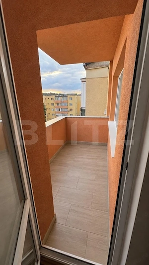 Oportunitate-apartament cu 4 camere, 2 băi și balcon in Oraștie, zonă excelentă. - imagine 6