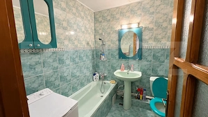 Oportunitate-apartament cu 4 camere, 2 băi și balcon in Oraștie, zonă excelentă. - imagine 8