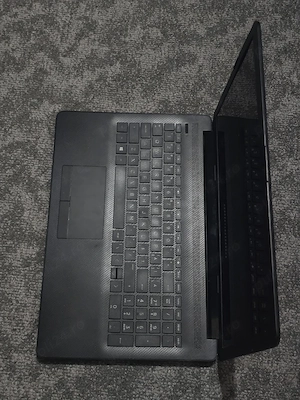 Laptop HP 15.6" - ideal școală, birou, filme și navigare internet