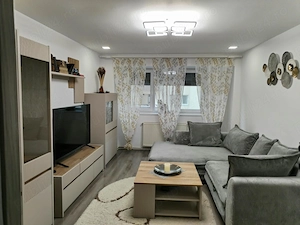 Apartament spațios 2 camere, decomandat (74 mp)   Zona Centrală   Piața Sud, Reșița   Renovat, Mobil - imagine 3