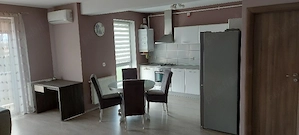 PROPRIETAR , Inchiriez apartament modern 3 camere , zona Turnisor , parcare in curtea privata - imagine 2