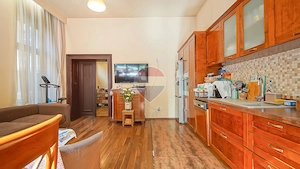 3 camere în Centrul Istoric: 90 mp, curte privată și vedere spre Tampa - imagine 13