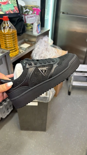 adidasi guess