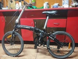 vănd bicicletă mini pliabilă,de xuloare neagră in stare bună de functionare.