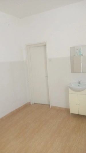 Spațiu de închiriat pentru activități medicale   50 mp, 3 cabinete, Năsăud - imagine 5