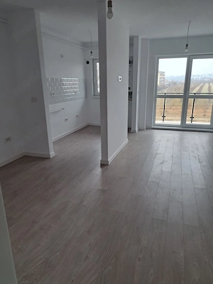 Persoană fizica, vând apartament cu o camera (42mp) - imagine 3