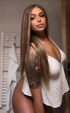 Simonaa sexi  (caut colega) 
