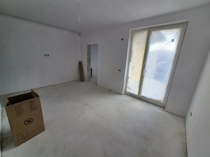Apartament 2 camere. Etaj 3. Bucatarie inchisa. Decomandat. Asfalt. - imagine 2