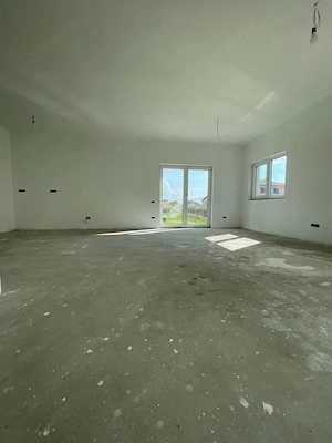PROPRIETAR! 3 Cam pe Parter! Toate utilitatile! in stadiul actual sau "la CHEIE" - imagine 3