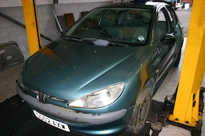 Dezmembrez peugeot 206, 1.4 hdi diesel, an 2002