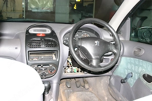 Dezmembrez peugeot 206, 1.4 hdi diesel, an 2002 - imagine 8