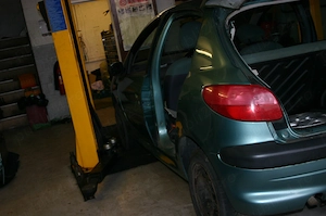 Dezmembrez peugeot 206, 1.4 hdi diesel, an 2002 - imagine 7