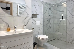 Piata Romana, 4 camere 138 MP total, Etaj 2/9, renovat - utilat, liber - imagine 17
