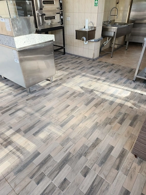 Spatiu comercial-INCHIRIERE afacere la cheie, Bacau 1 350   - imagine 4