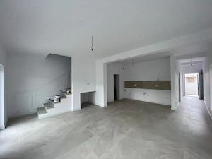 Duplex despartit prin camera tehnica | 5 camere 3 bai | Ghiroda | Asfalt - imagine 2