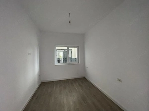 Duplex despartit prin camera tehnica | 5 camere 3 bai | Ghiroda | Asfalt - imagine 4