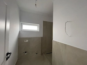 Duplex despartit prin camera tehnica | 5 camere 3 bai | Ghiroda | Asfalt - imagine 10