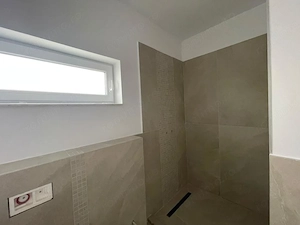 Duplex despartit prin camera tehnica | 5 camere 3 bai | Ghiroda | Asfalt - imagine 8