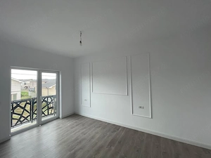 Duplex despartit prin camera tehnica | 5 camere 3 bai | Ghiroda | Asfalt - imagine 7