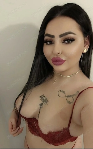 Bruneta sexy calitate si eleganta. 